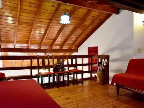 Casa sobre 3 lotes construida en Planta Baja. Barrio privado banco provincia acepta permuta de menor