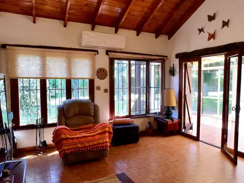 Casa sobre 3 lotes construida en Planta Baja. Barrio privado banco provincia acepta permuta de menor