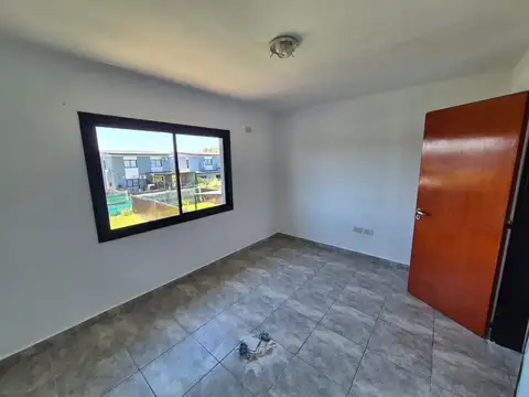 Casa en Alquiler con 1 cochera