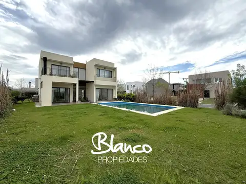 Puertos del Lago - Araucarias -