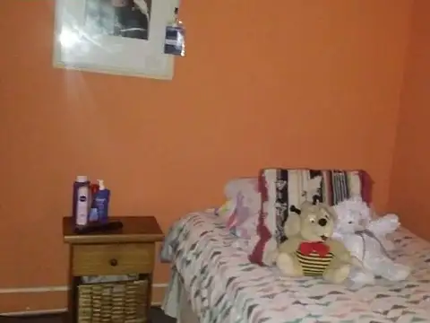 Casa 7 ambientes con 1 baño