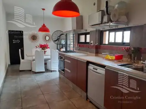 Casa 4 ambientes con 3 baños