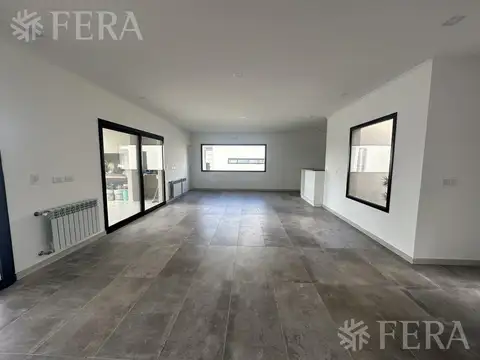 Casa 4 ambientes con 3 baños