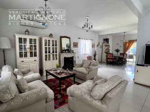 Casa 4 ambientes con 4 baños