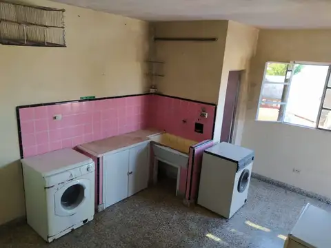 Departamento en PH 1er piso x escalera, 3 dormitorio, gran terraza.