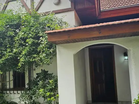 Casa en Venta con 3 cocheras