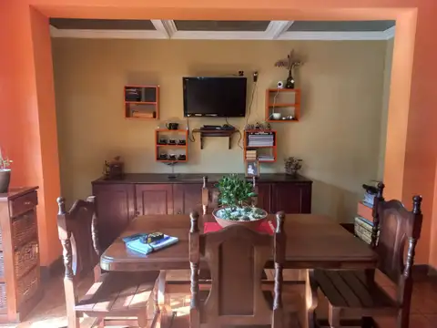 Casa con local en excelente ubicación en venta, General Las Heras
