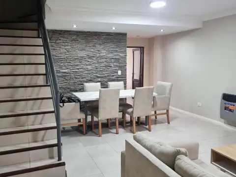 Depto Tipo Casa 4 ambientes con 3 baños