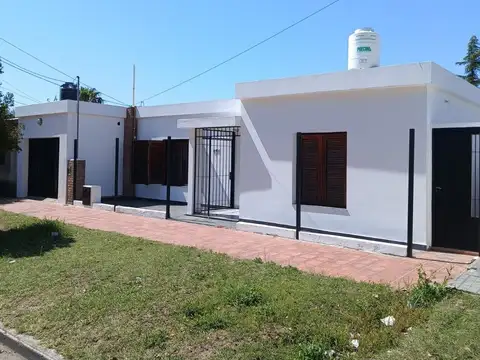 Casa en Venta con 3 cocheras