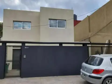 Casa 6 ambientes con 2 baños