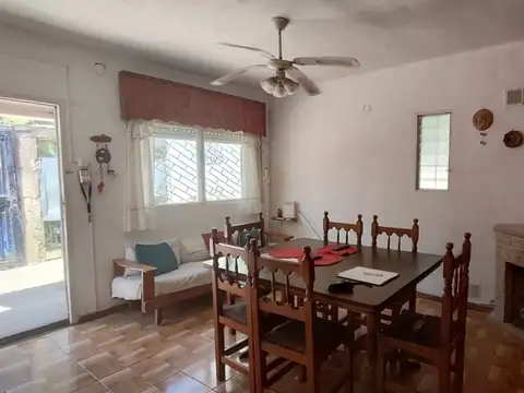 Casa 5 ambientes con 2 baños