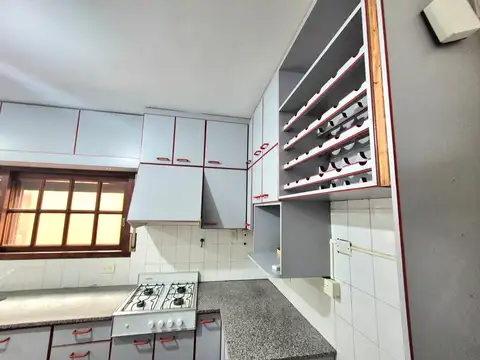 Casa en Alquiler con 5 cocheras