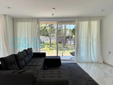 Casa en venta en Pinamar Zona Golf