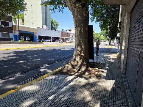 Juan B. Justo 6745: SE ALQUILA LOCAL A LA CALLE