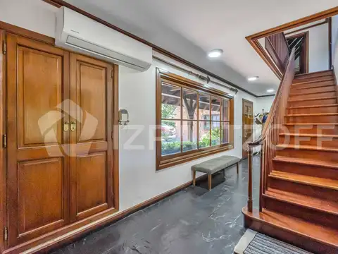 Casa en Venta con 5 cocheras