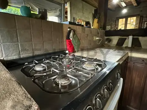 CASA EN VENTA SOBRE CALLE PUEYRREDON - CHACRAS DE CORIA