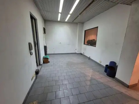 Teniente General Juan Domingo Perón 1100, Piso pb