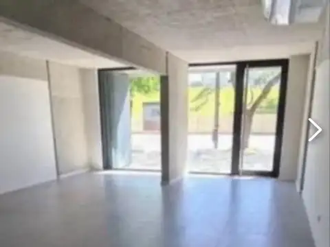 Local frente a Plaza Constitución de casi 100 m2