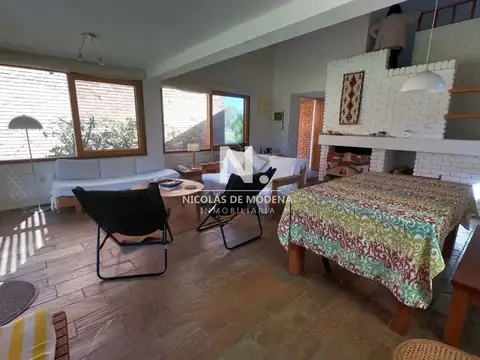 Casa 4 ambientes con 2 baños