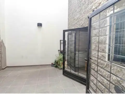 VENTA PH  3 AMBIENTES  ENTRADA INDEPENDIENTE  PB  COCHERA  2 PATIOS  SIN EXPENSAS  P CHACABUCO.