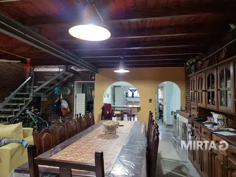 Casa en Venta con 2 cocheras