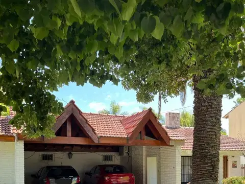 Casa en Venta con 4 cocheras