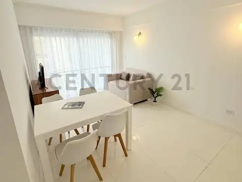 Departamento 2 ambientes con balcón saliente reciclado