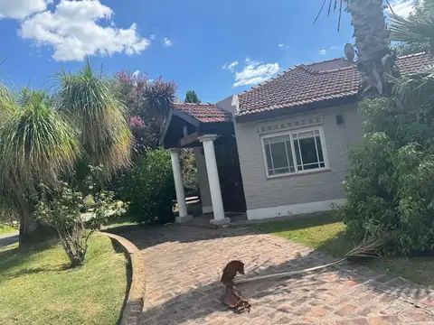 Casa 6 ambientes con 2 baños