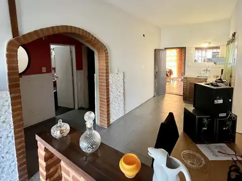 Casa 6 ambientes con 2 baños
