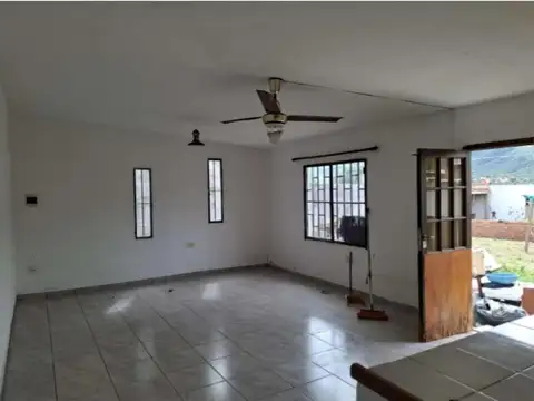 Casa 3 ambientes con 1 baño