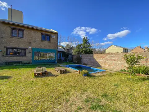 Casa en Venta con 3 cocheras