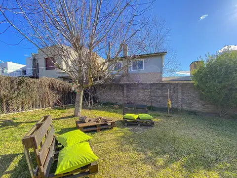 Casa 9 ambientes con 3 baños