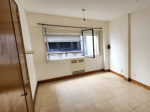 MONOAMBIENTE  Interno con kitchenette y baño multifaz. APTO PROFESIONAL.