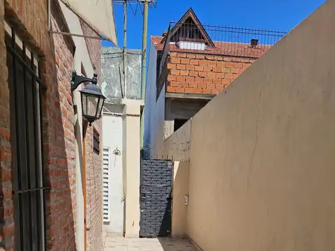 Almirante Cordero  al 4100