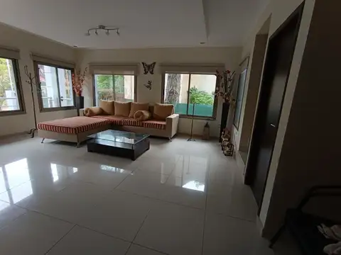 Casa 6 ambientes con 4 baños