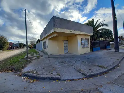 Casa 4 ambientes con 1 baño