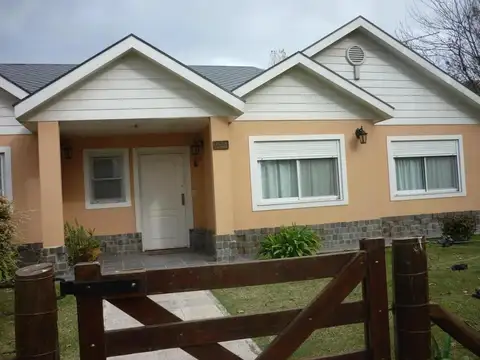 Casa en venta - 3 Dormitorios 3 Baños - Presidente Perón