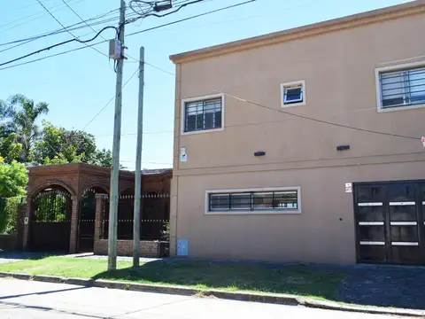 Venta casa Dos Bosco 6 ambientes, 4 dorm, 2 baños