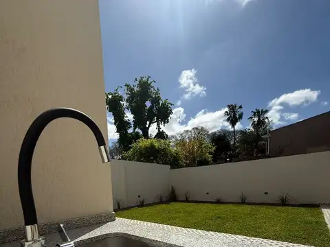CASA EN VENTA CIUDAD JARDIN A ESTRENAR/PERMUTA