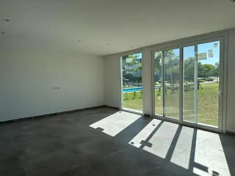 Casa 5 ambientes con 3 baños