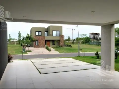 Casa 4 ambientes con 3 baños