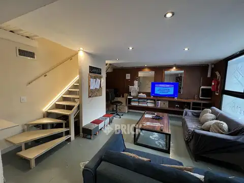 ESPECT LOCAL A LA CALLE EN URIARTE AL 1800 - 250 M2 APROX IMPECABLE BAULERA