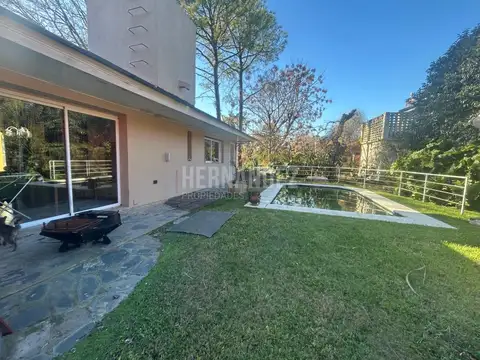 CASA 5 AMBIENTES, PARQUE Y PISCINA