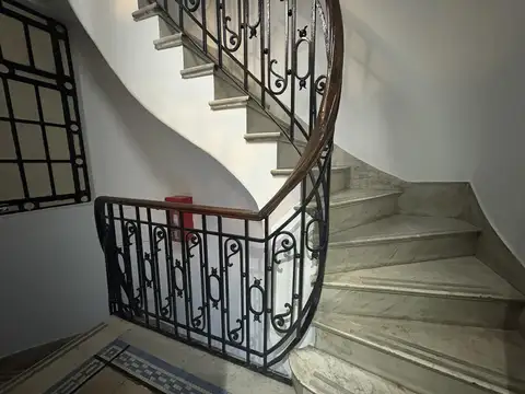 Oficina 6 ambientes con 2 baños