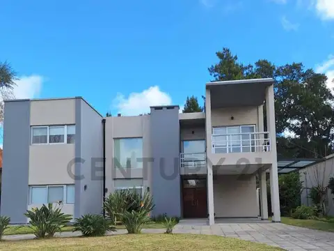 Casa en Alquiler en Abril Club De Campo, USD 4.000