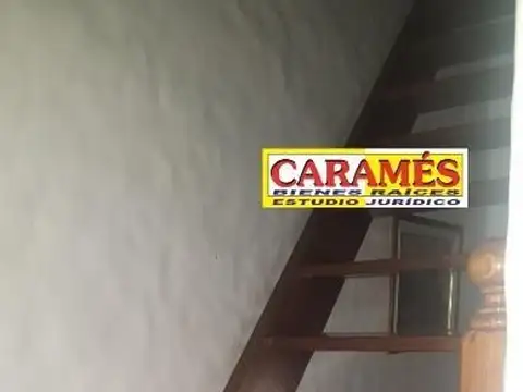 EXCELENTE CASA DE 5 AMBIENTES CON COCHERA EN ZONA CENTRICA