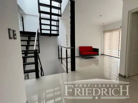 Casa 4 ambientes con 3 baños