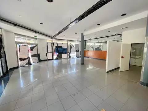 Local en Venta en Olivos, USD 630.000