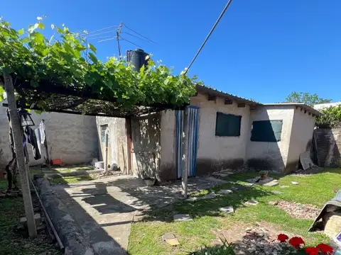 Casa 5 ambientes con 2 baños