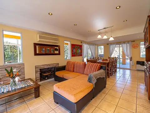 Casa 4 ambientes con 2 baños